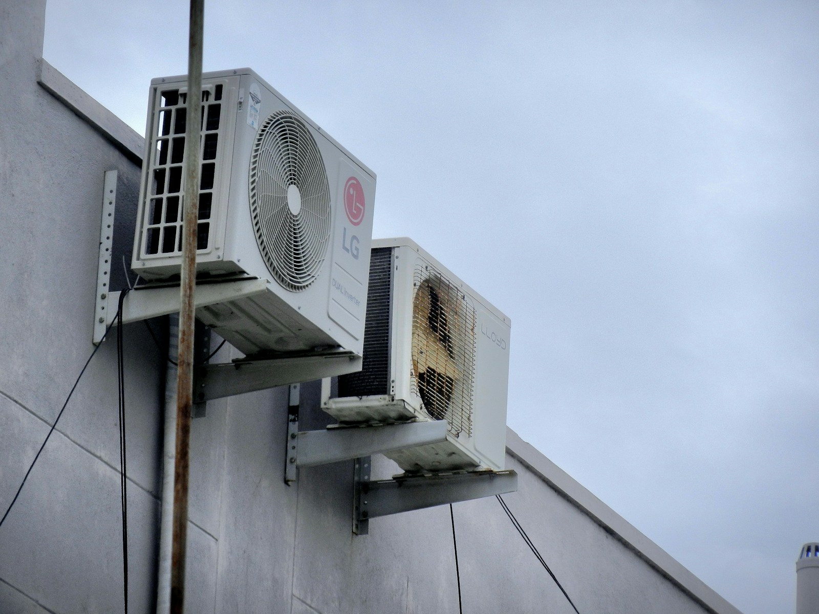 Unitech AC servicing a commercial rooftop installation in Hyderabad